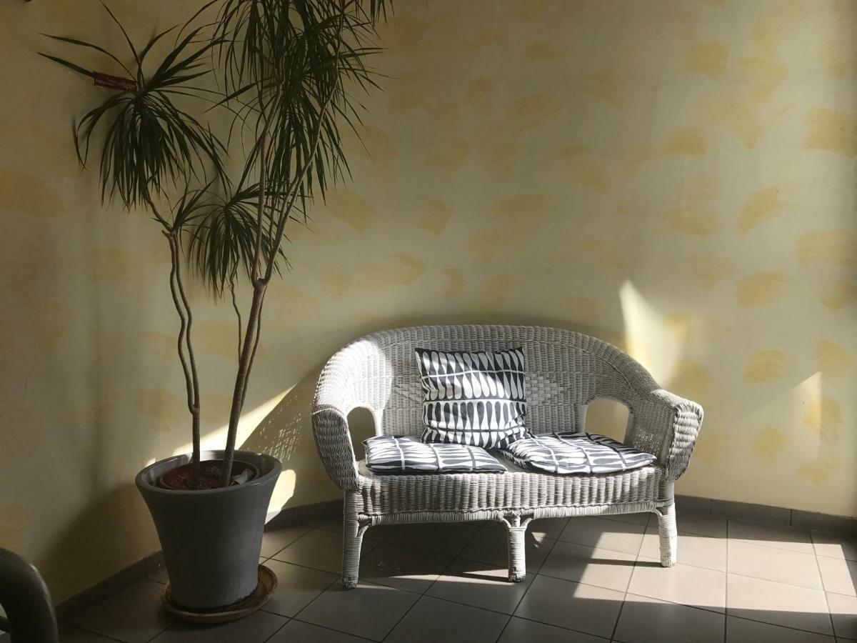 Apartmenthaus Zentrum Komfort Apartments Mit Minikuchen Verschiedener Grossen Kassel Esterno foto